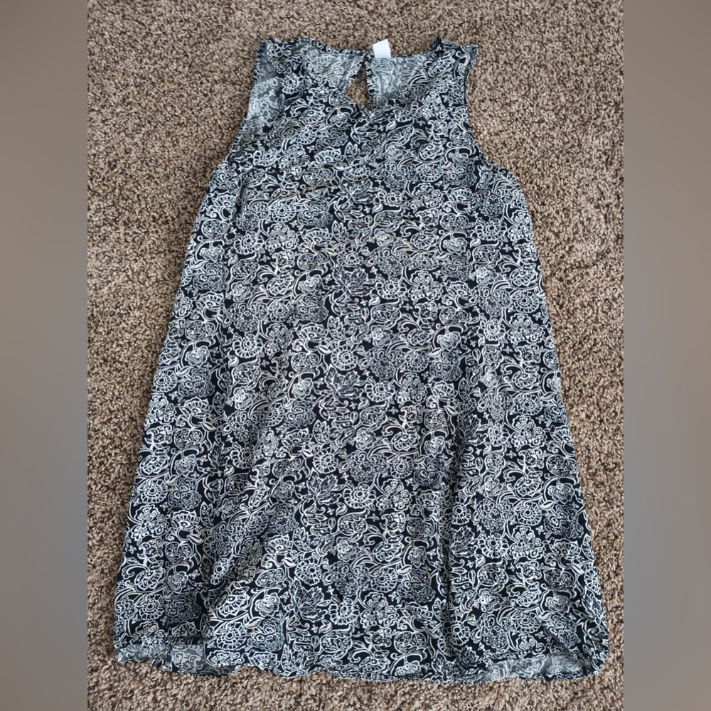 Cut like the design and color. Good condition cute for summer